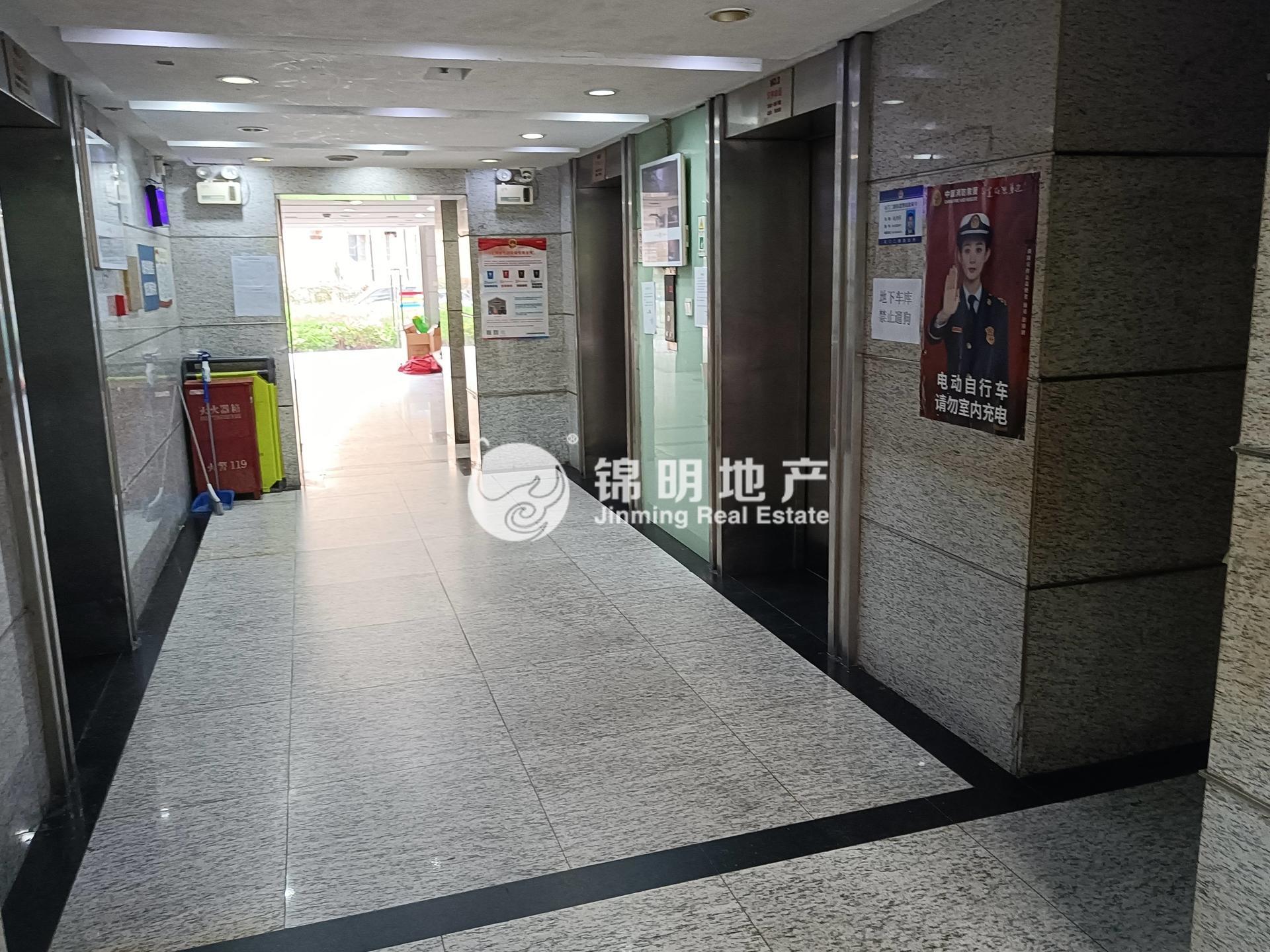 南京西路申银发展大厦175平米写字楼出租